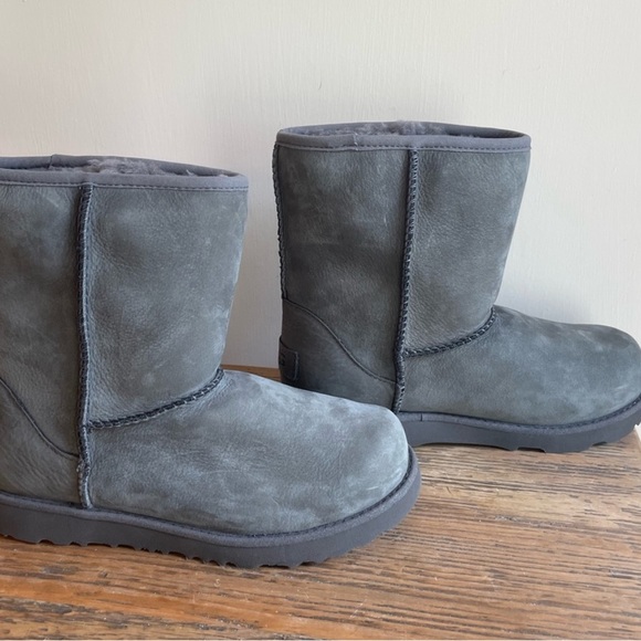 NEW Ugg Boots - Picture 2 of 7